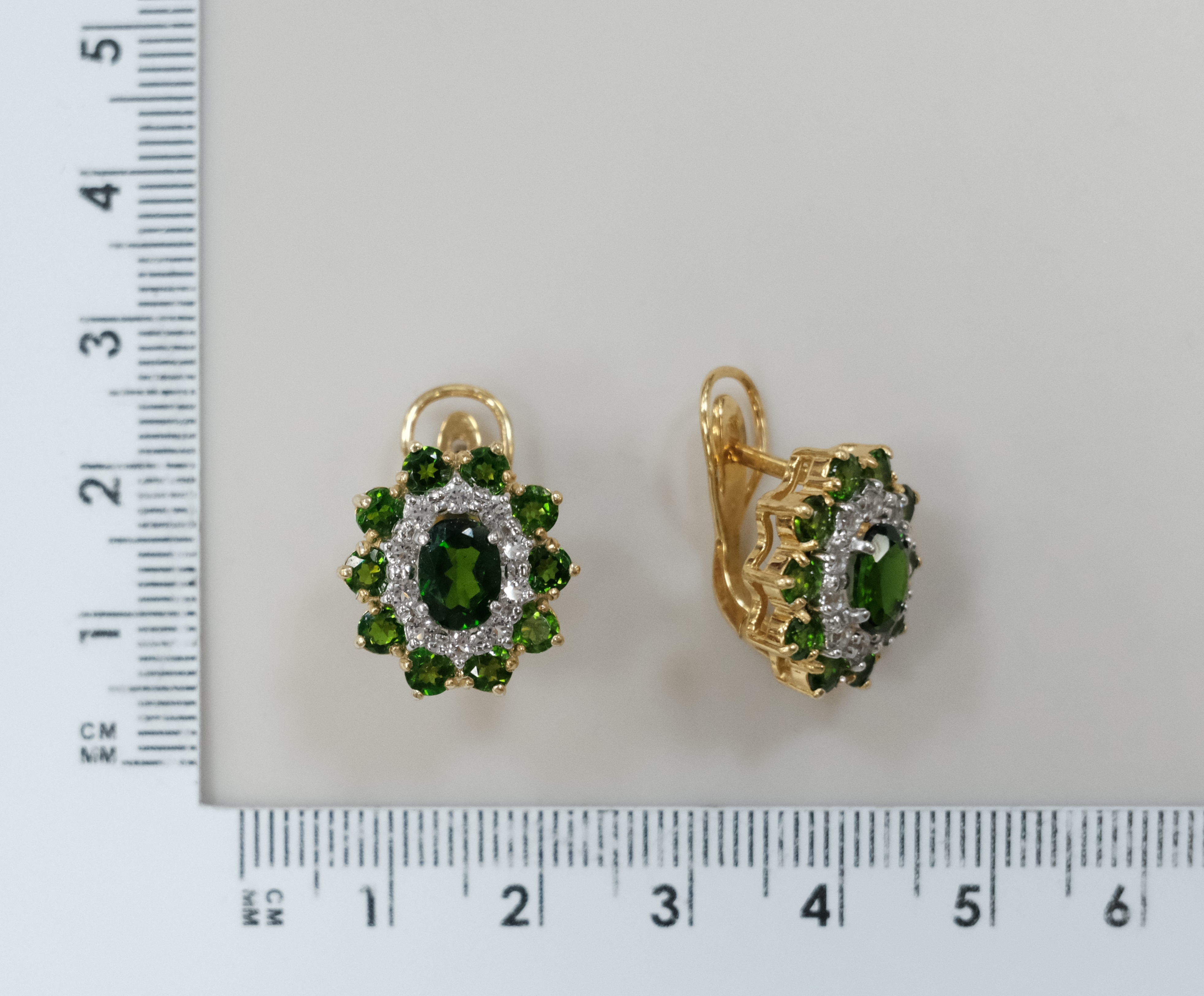 Серебряные серьги с хромдиопсидами